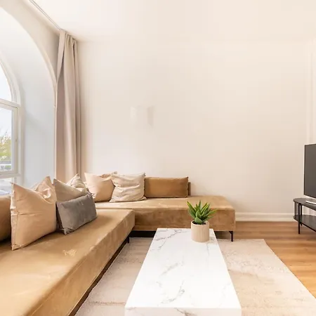 Noble - Fantastic 5-bdr In The Capital Apartmán