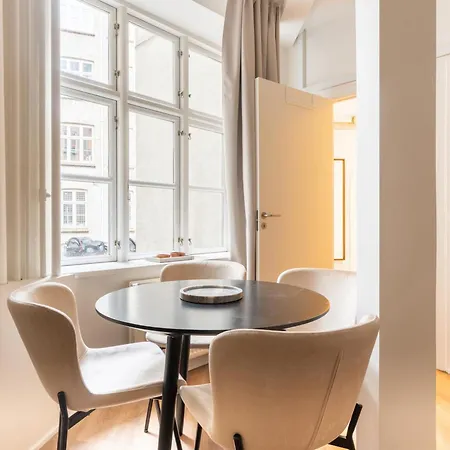 Sanders Noble - Fantastic 4-bdr In The Capital Copenhague