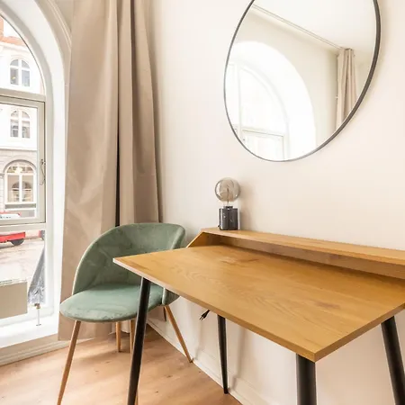 Sanders Noble - Fantastic 4-bdr In The Capital Appartement *