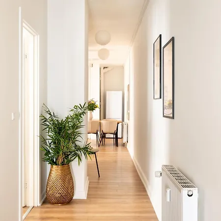 Sanders Noble - Fantastic 5-bdr In The Capital *