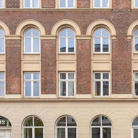 Sanders Noble - Fantastic 4-bdr In The Capital Apartment Copenhagen