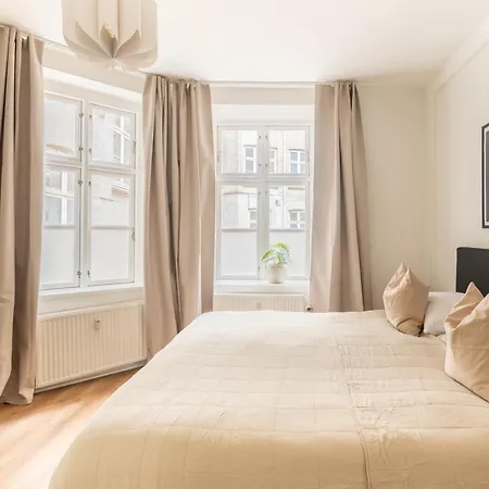 Sanders Noble - Fantastic 4-bdr In The Capital Apartment *