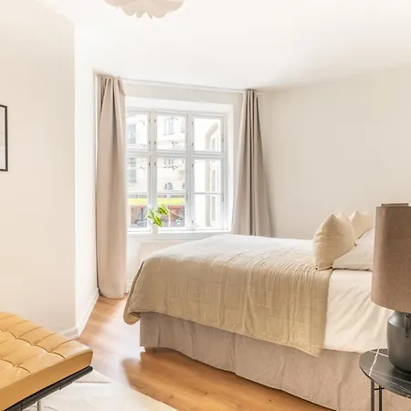 Sanders Noble - Fantastic 4-bdr In The Capital Apartment